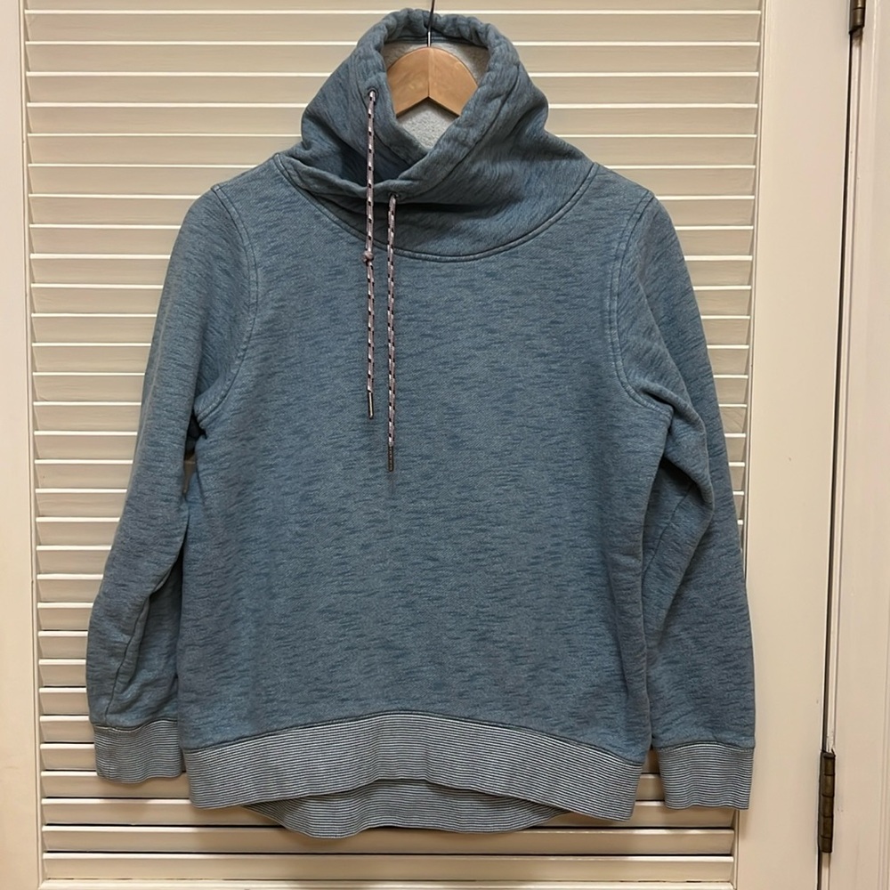 Columbia Girls Sweatshirt in Blue, Size Medium, EUC.